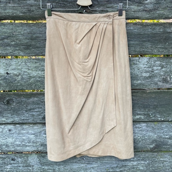 Vintage Alicia Herrera Suede Set - Picture 10 of 15